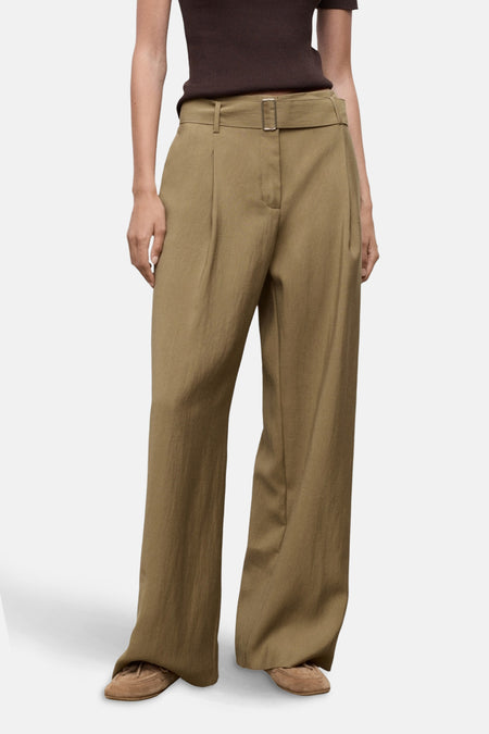 Wijde kaki broek van MANGO, met een bijpassende riem en gestructureerde plooien.