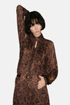 Bruine met lange mouwen in bruin van MANGO, met paisley-motief en splitkraag.