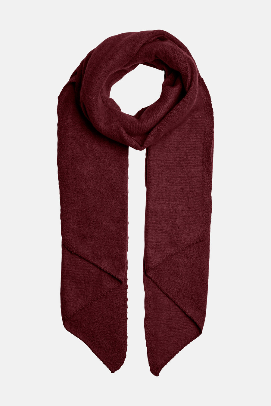 Écharpe rouge par PIECES, avec une texture douce et des détails plissés triangulaires aux extrémités.