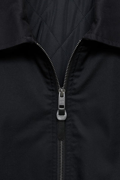 Veste courte bleue by MANGO, avec fermeture éclair et détails matelassés.