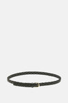 Zwarte gevlochten riem van PIECES® met een gouden gesp, gepresenteerd op een lichte achtergrond.