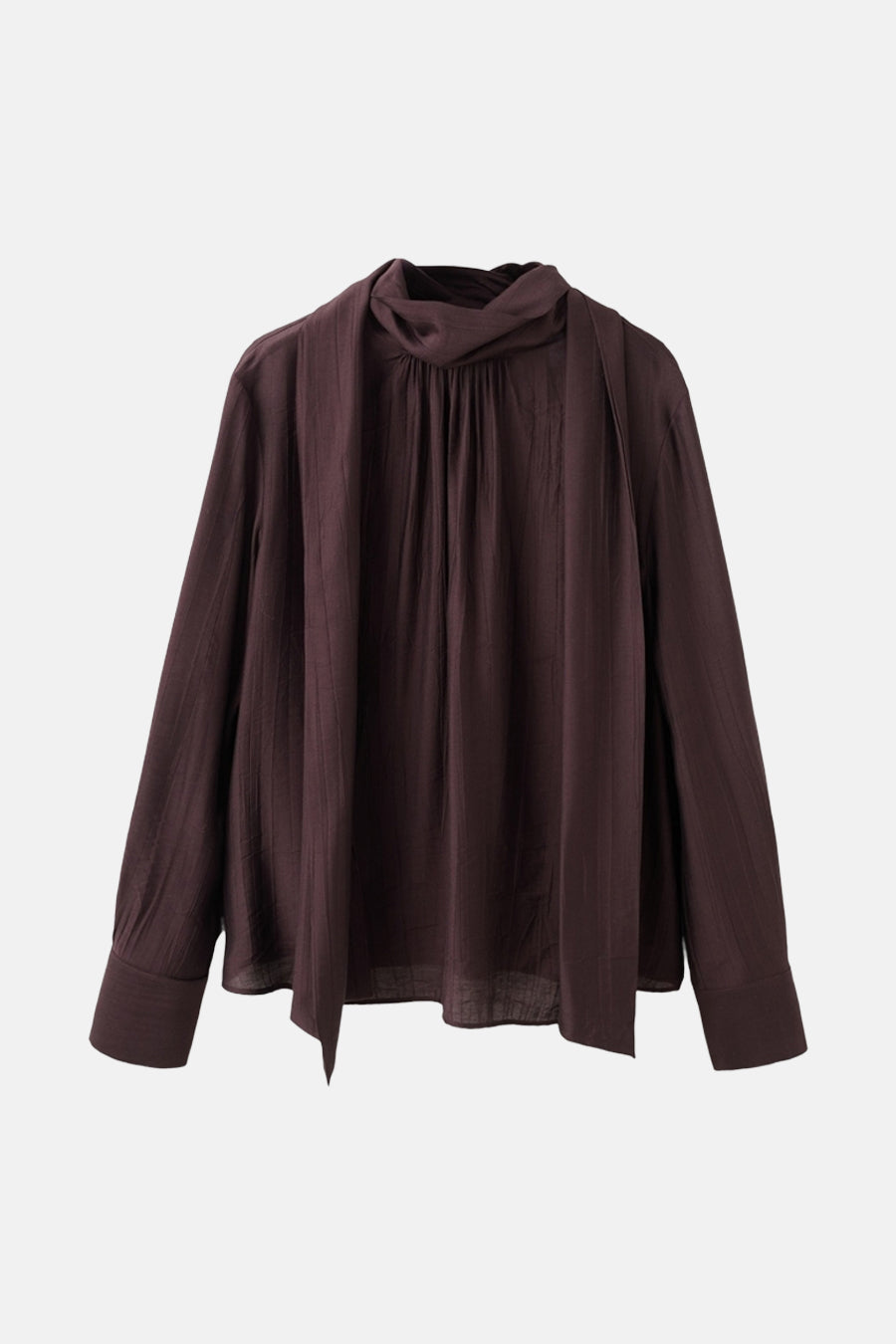 Chemisier à manches longues brun par Mango, avec col montant et tissu texturé.
