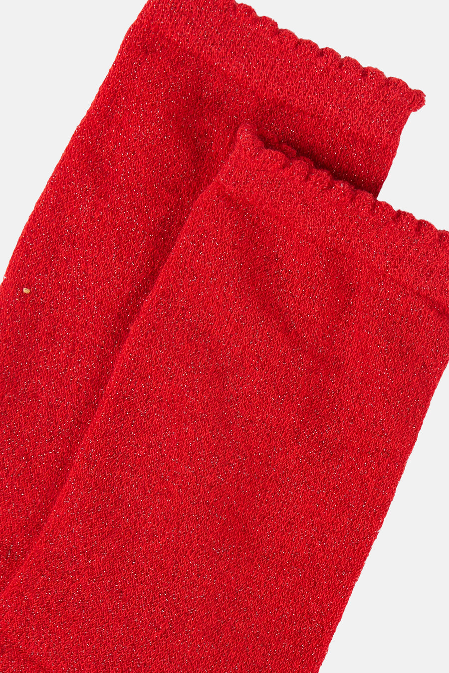 Chaussettes rouges à paillettes par PIECES®, avec des bords ondulés.