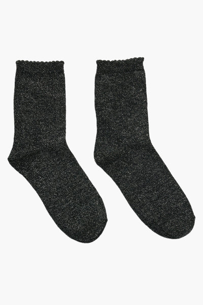 Zwarte sokken met pailletten van PIECES®, met geschulpte rand en getextureerd gebreid uiterlijk.