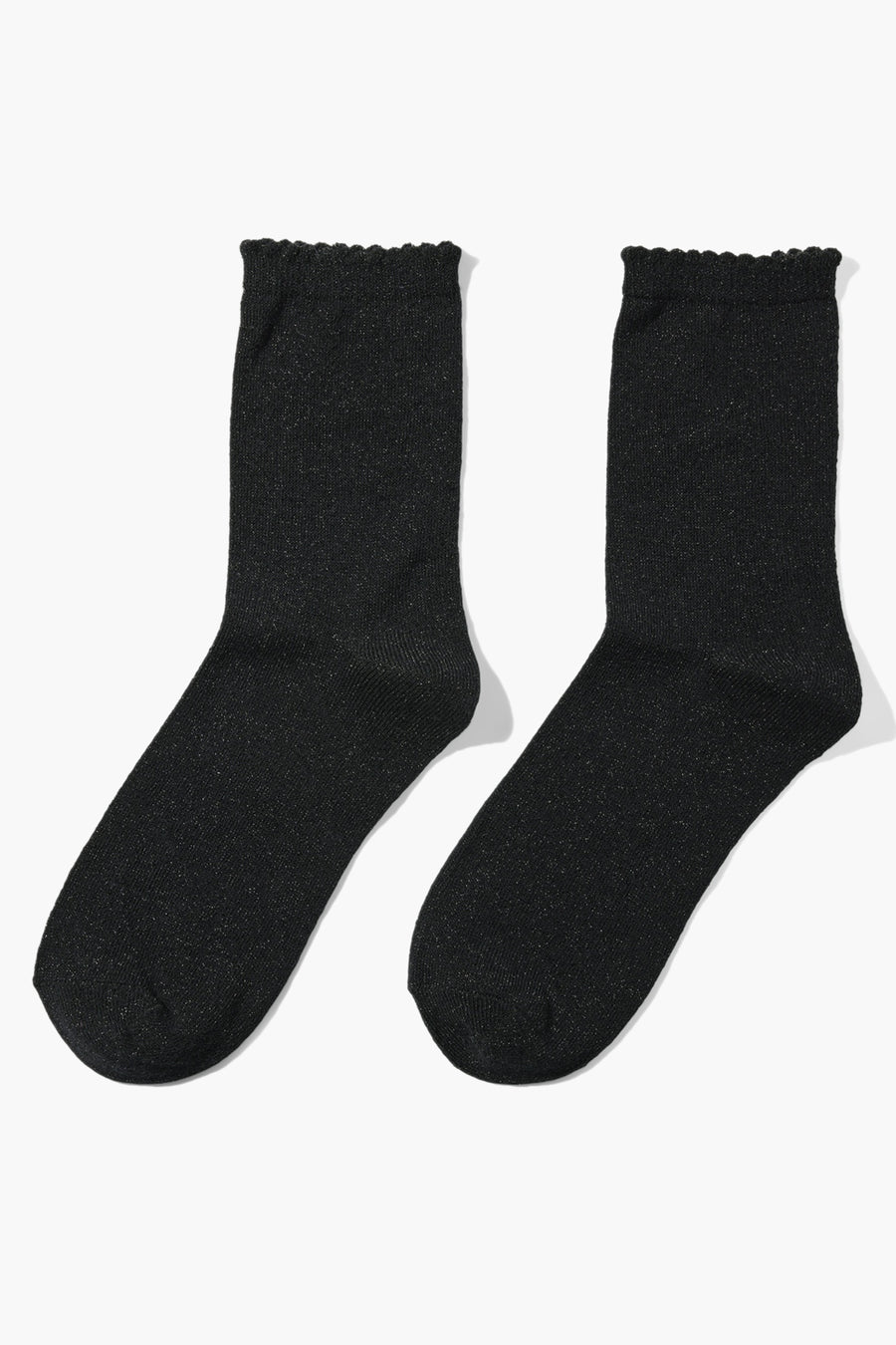 Chaussettes noires scintillantes de PIECES®, avec bordure ondulée, présentées côte à côte sur fond blanc.