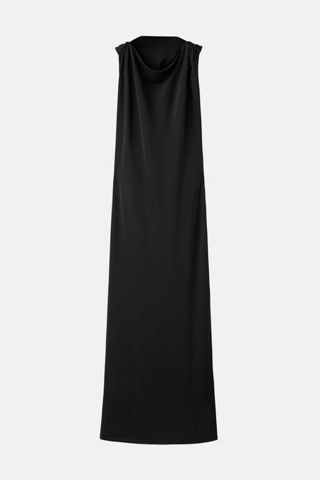 Zwarte jurk van MANGO, halternek met gouden ringdetail, gedragen met lange zwarte handschoenen.