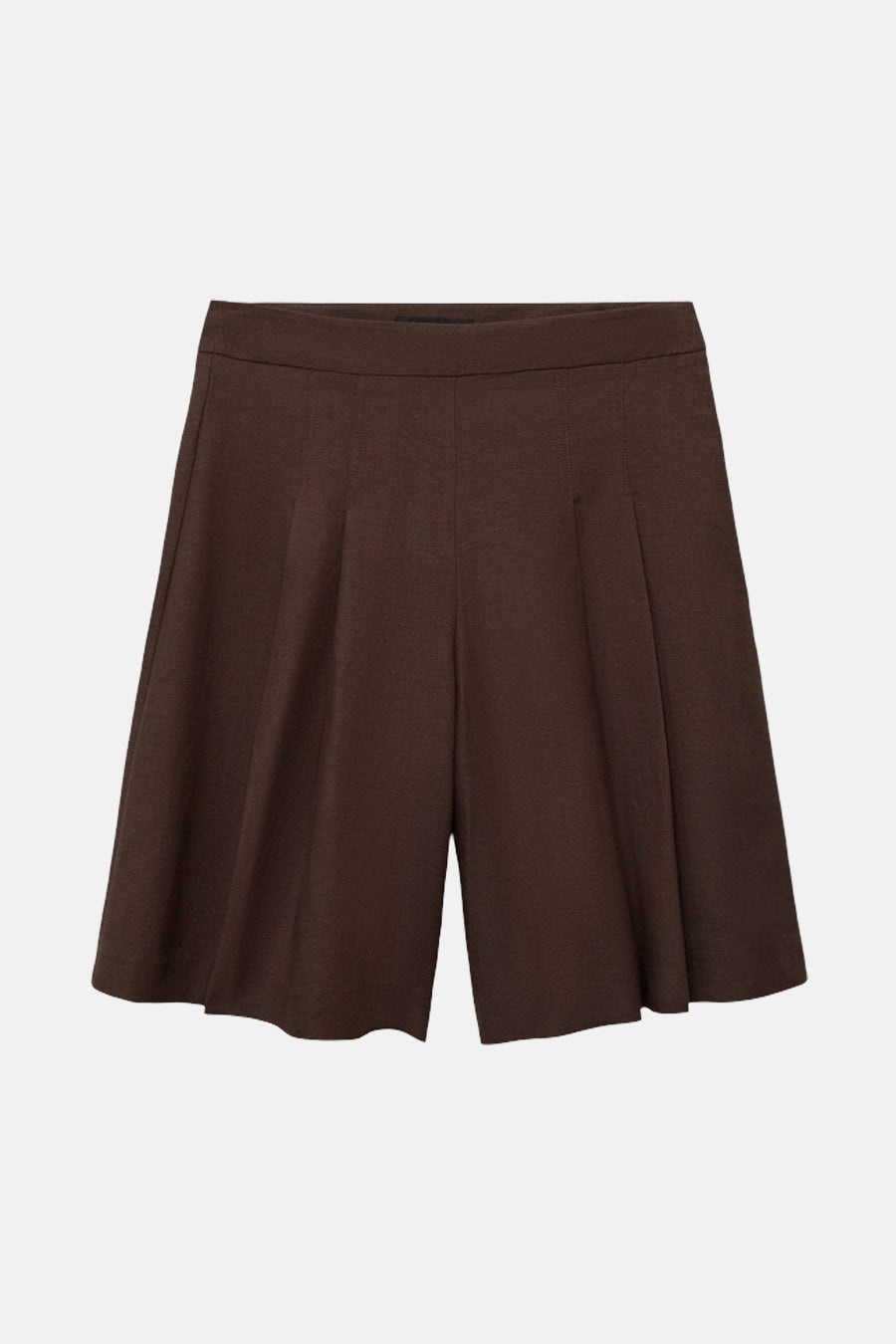 Bruine bermuda van MANGO, met plooien aan de voorkant en een losse pasvorm.