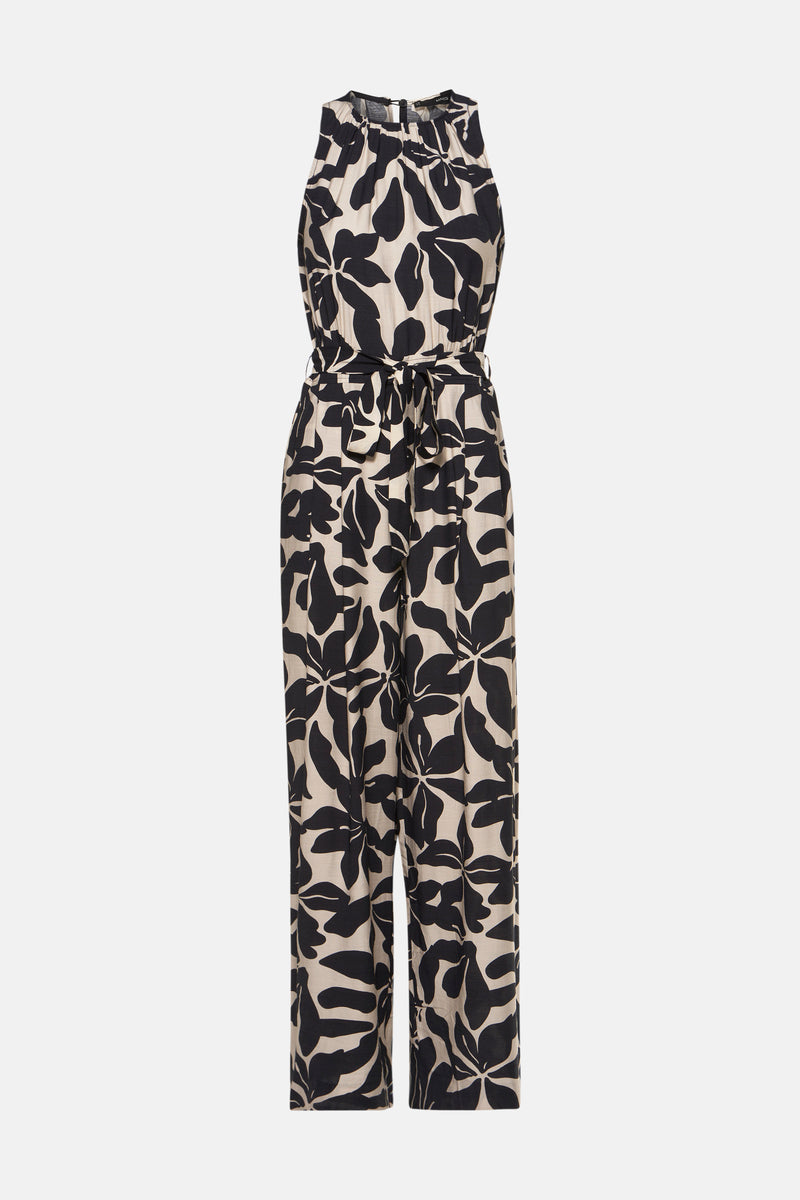 Zwarte jumpsuit met bloemenprint van MANGO, met bijpassende ceintuur die in de taille wordt geknoopt.