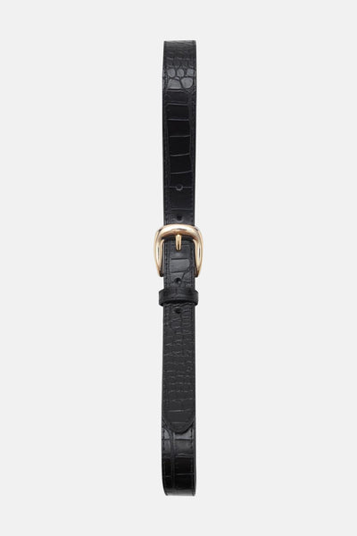 Ceinture noire en cuir imitation croco par MANGO, avec une boucle dorée classique.
