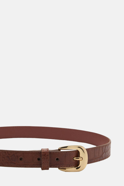 Ceinture marron en cuir de MANGO, avec une boucle dorée et un motif crocodile texturé.