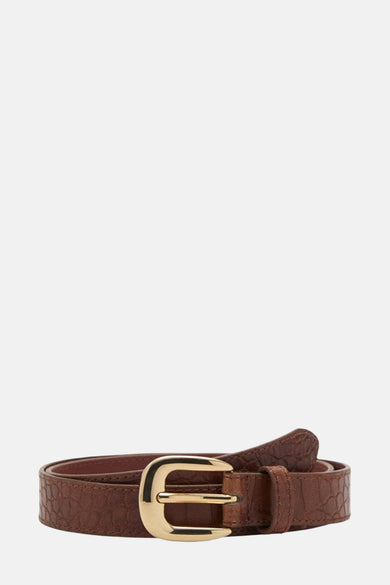 Ceinture marron en cuir by MANGO, avec une boucle dorée et un motif crocodile texturé.