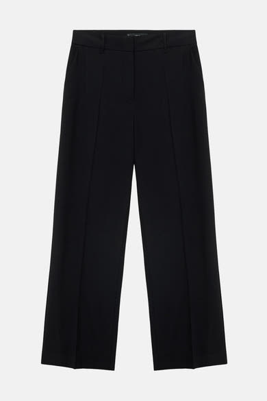 Pantalon noir par MANGO, coupe ample avec plis sur le devant.
