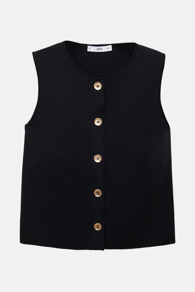 Blouse noire sans manches de MANGO, à boutons dorés sur fond uni.
