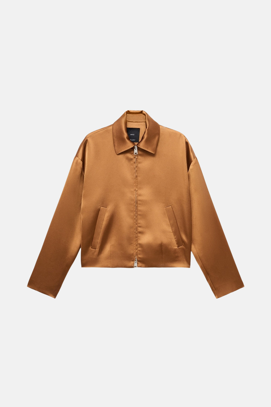 Gilet brun en satin by MANGO, avec fermeture éclair et poches discrètes.
