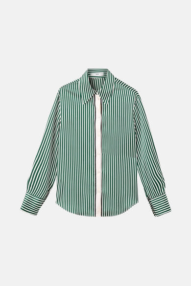 Chemise à manches longues verte et blanche de MANGO, rayée et boutonnée sur le devant.