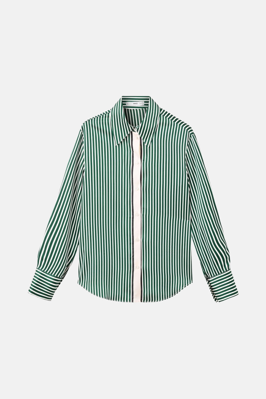 Chemise à manches longues verte et blanche de MANGO, rayée et boutonnée sur le devant.