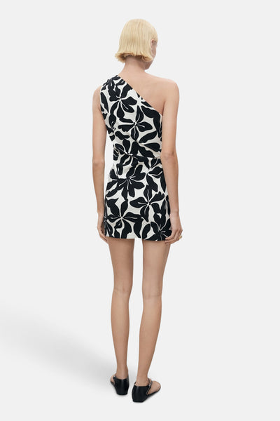 Zwarte jurk met bloemenprint van MANGO, asymmetrische snit, kort model.