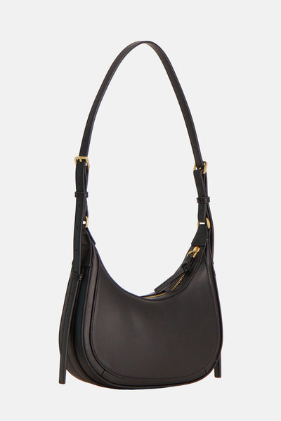 Sac à main noir en cuir de MANGO, avec fermeture éclair dorée et bandoulière ajustable.
