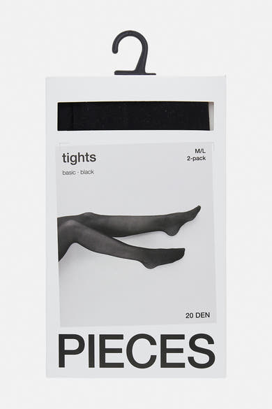 Zwarte basispanty's van PIECES, gepresenteerd op een witte verpakking met een afbeelding van benen die de panty's dragen.