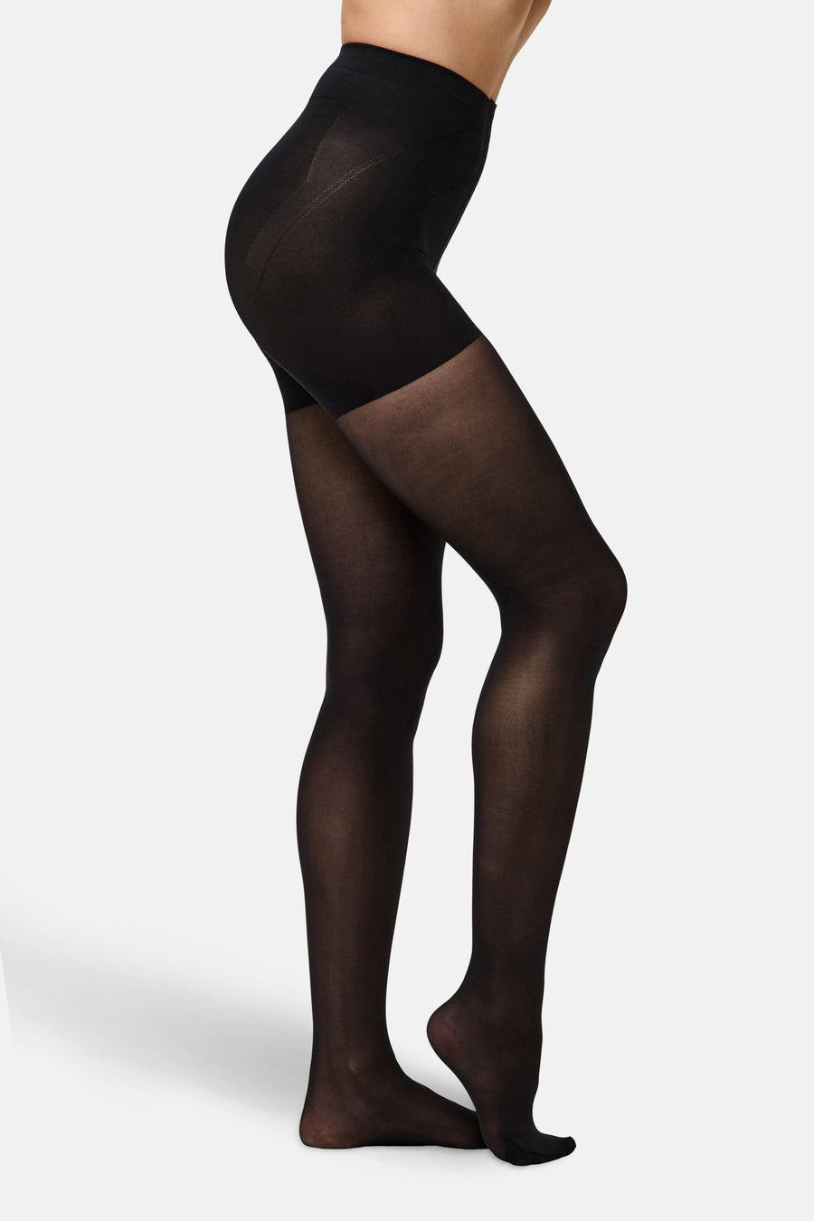 Zwarte panty's van PIECES, ondoorzichtig en glad, gedragen op de benen, in zijaanzicht.