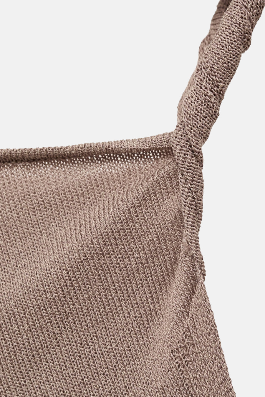 Top sans manches beige de MANGO, en tricot texturé avec une bretelle épaisse.