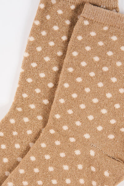 Chaussettes beiges à pois scintillants de PIECES®, motif texturé sur fond blanc.