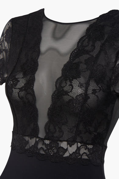 Body noir de PIECES® avec dentelle florale sur le haut et empiècement en tulle transparent sur le décolleté.