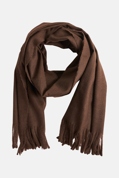 Écharpe marron par MANGO, avec des franges aux extrémités et une texture douce.
