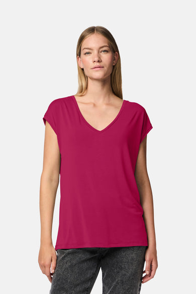 Rozijn roze korte mouw T-shirt, gedragen door een mannequin, met een V-vormige boord.