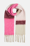 Roze en bruine gestreepte sjaal van Pieces, met decoratieve franjes.