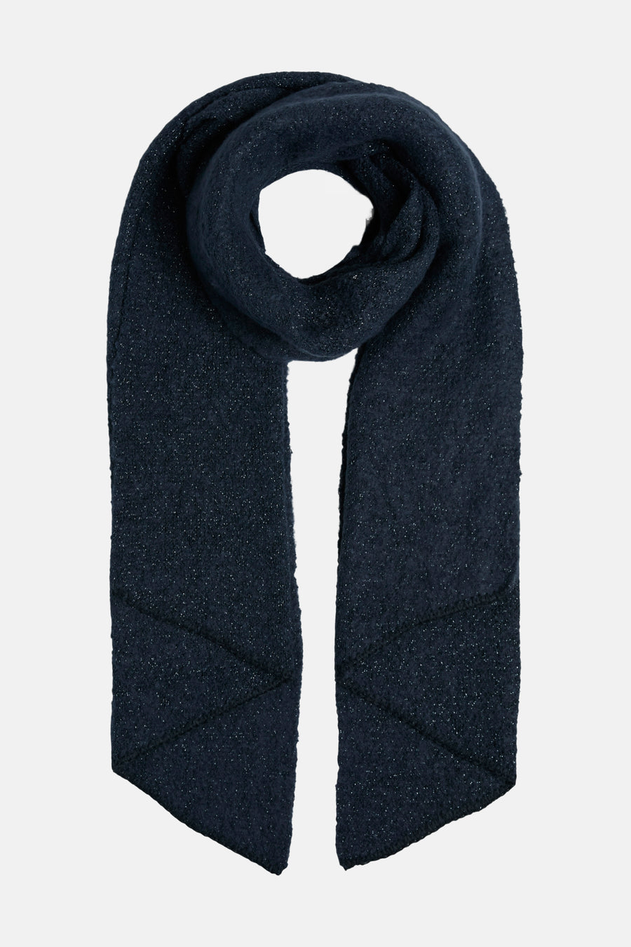 Écharpe bleue en maille texturée par PIECES®, motif géométrique cousu en bas.
