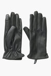 Zwarte leren handschoenen van PIECES®, plat gepresenteerd op een effen achtergrond.