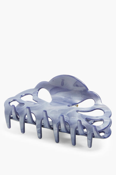 Grijze haarclip van PIECES®, marmerpatroon, met decoratieve uitsparingen.