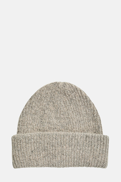 Bonnet beige en maille côtelée de PIECES®, avec une texture chinée.