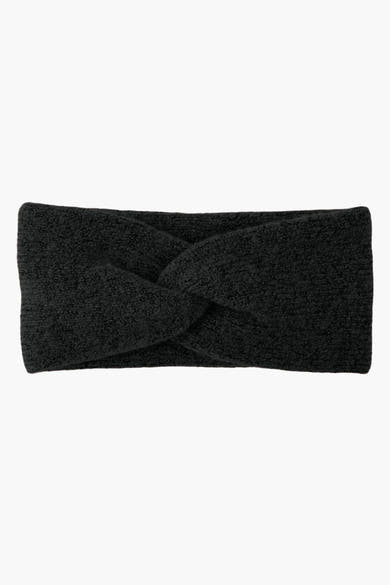 Zwarte oorwarmers van PIECES® in kabelbreiwerk, getextureerd wintermodeaccessoire.