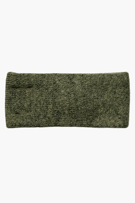 Cache-oreilles vert de PIECES®, en tricot texturé, présenté sur un fond blanc uni.