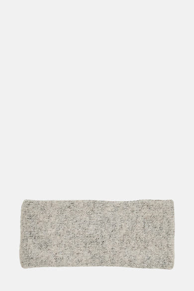 Beige oorwarmers van PIECES® in getextureerd breiwerk.