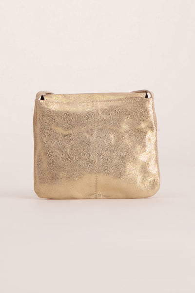 Sac à main doré de PIECES®, avec une texture métallisée et un effet scintillant.