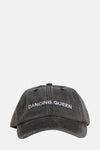 Casquette grise délavée de PIECES®, ornée de l'inscription brodée "Dancing Queen" en blanc.