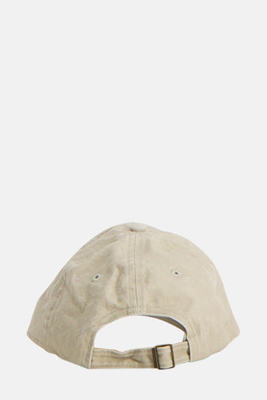 Casquette écru de PIECES® avec une boucle de réglage visible à l'arrière.