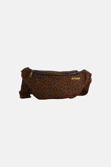 Bruine schoudertas van PIECES® met luipaardprint, gouden ritssluiting en de tekst 'be happy'.