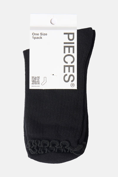 Black ankle socks with ribbed texture and braided toe detail by Pieces, shown on white tag, front view