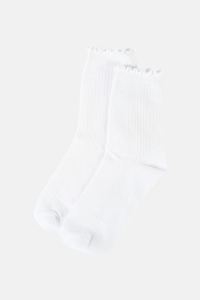 Witte geribbelde sokken van PIECES®, met ruchesdetails bij de enkel.