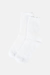 Witte geribbelde sokken van PIECES®, met ruchesdetails bij de enkel.