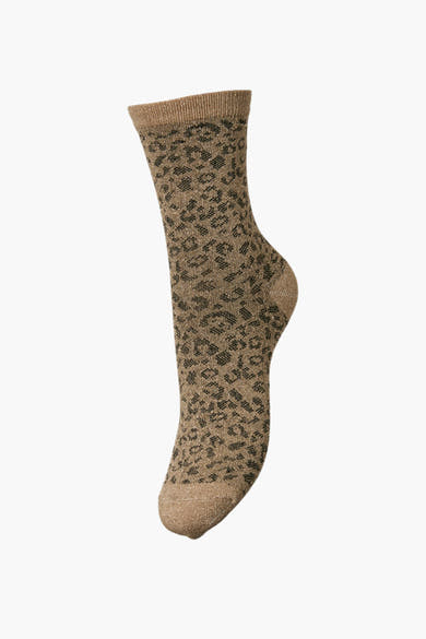 Bruine sok met luipaardprint van PIECES®, in fijne, getextureerde stof, van opzij gezien.