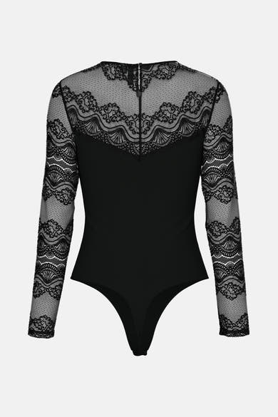 Body noir by PIECES® avec dentelle florale aux manches et au décolleté, vue de dos.

