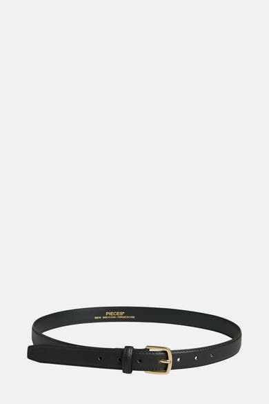 Zwarte riem van imitatieleer van PIECES®, met een gouden gesp.