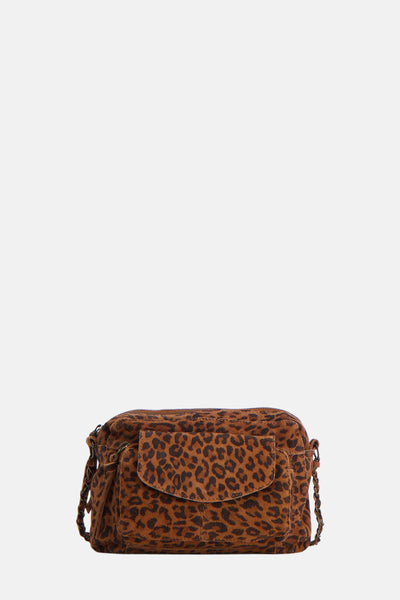 Bruine schoudertas van PIECES® met een luipaardprint en een kettingriem.