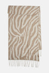 Beige sjaal met zebraprint van PIECES®, met decoratieve franjes.