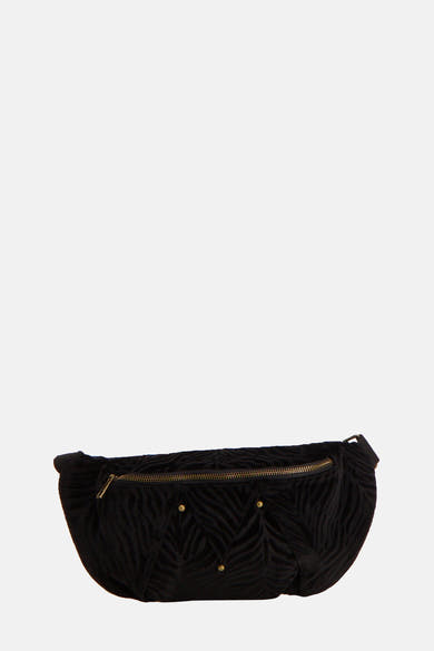 Zwarte schoudertas van PIECES® in fluweel met een zebraprint en gouden details.